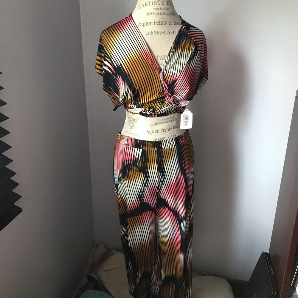 Adjustable size dance pant and top suit